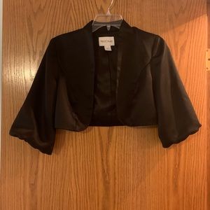 White House | Black market Cropped shrug